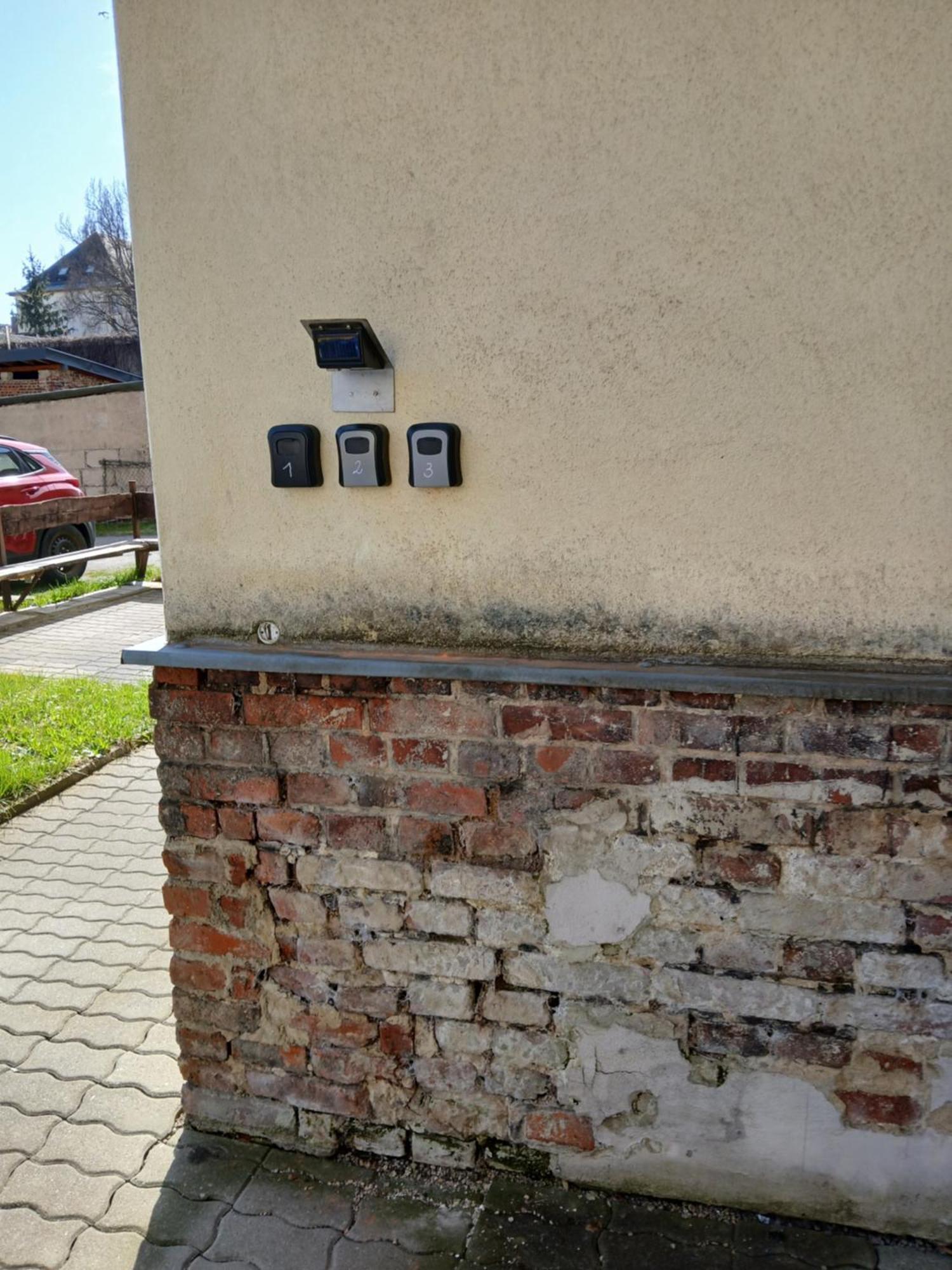 70 Qm Ferienwohnung Mit 2 Schlafzimmern Zwickau Extérieur photo